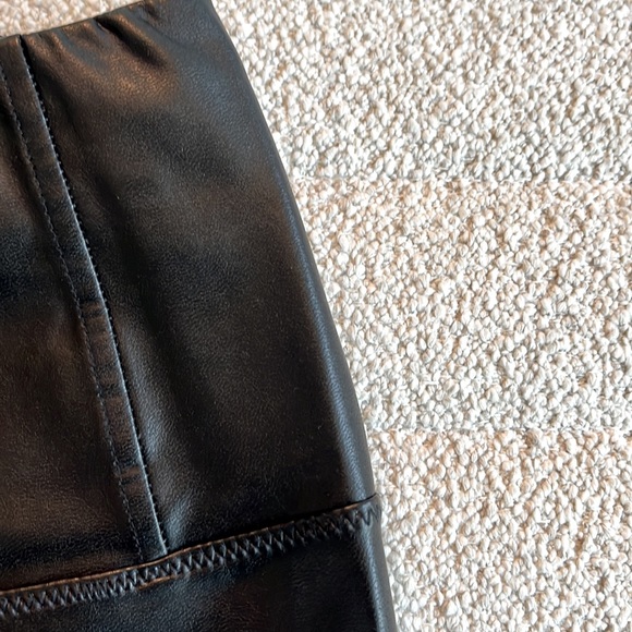Wilfred Daria Pant Vegan Leather Black Leggings. Aritzia Cruelty Free Tights. - Picture 5 of 8
